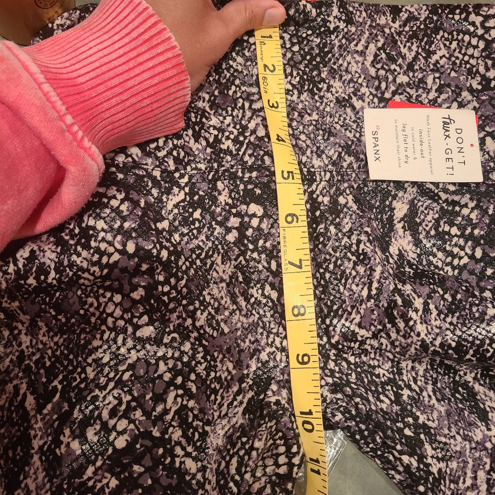 NEW Spanx Faux Leather Snake Skin Shine Leggings Womens Medium Stretch Gray Blk - Picture 10 of 10